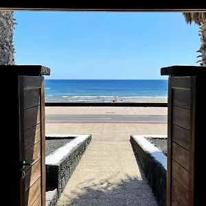 https://la-casa-de-la-playa-tias.in-canary-islands.com