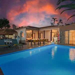 https://villa-4bed-private-pool-en-los-cristianos.tenerifehoteles.net
